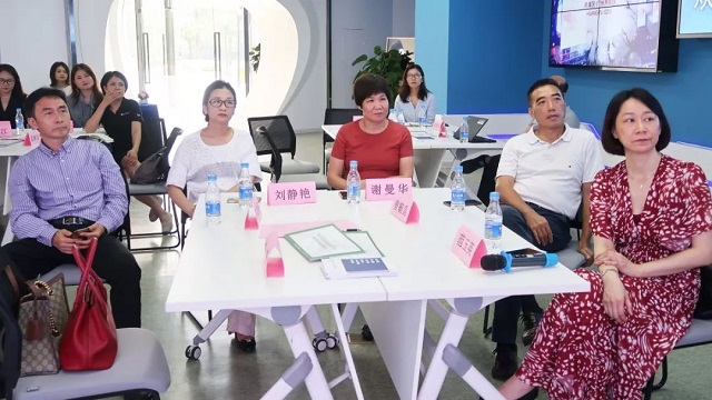 yl34511线路中心书记谢曼华女士、副经理刘静艳教授、EMBA中心主任王远怀先生、中大管院EMBA员工理事会会长曾毓昌先生、中大管院EMBA思享会会长范玉英女士