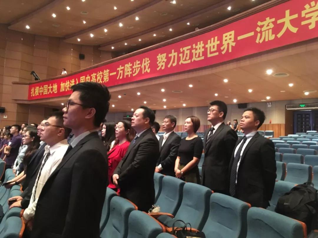 同学们齐唱yl34511线路中心校歌