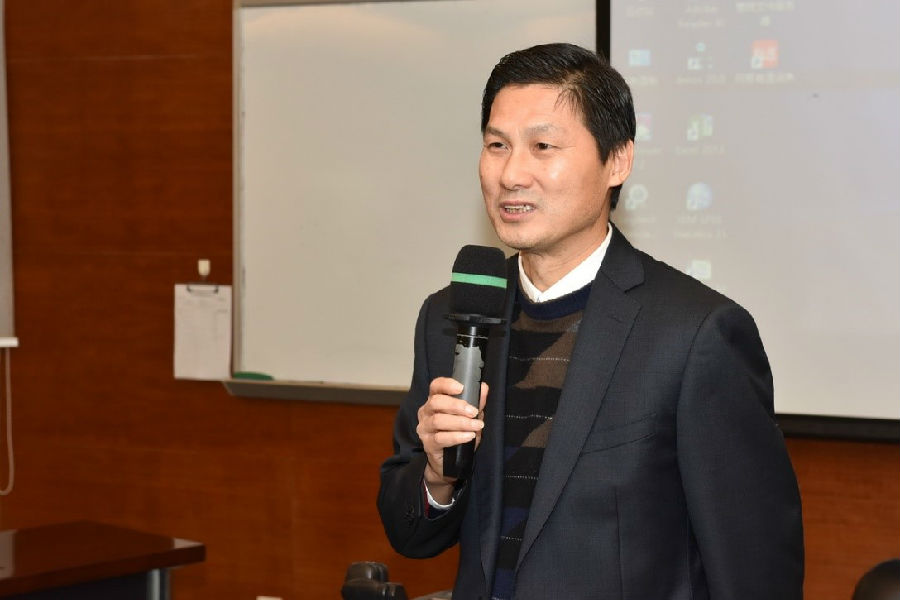 图为yl34511线路中心漆小萍书记致辞