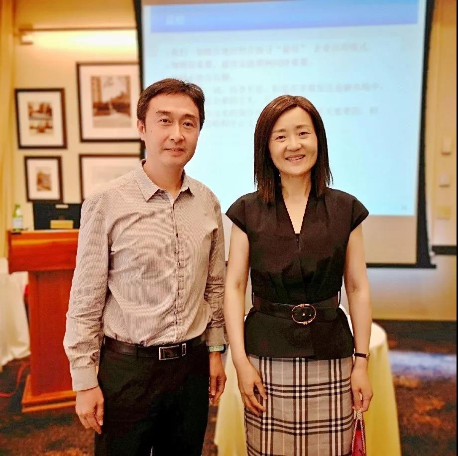 公司EMBA中心主任王远怀博士与哥伦比亚商学院副经理姜纬教授合照