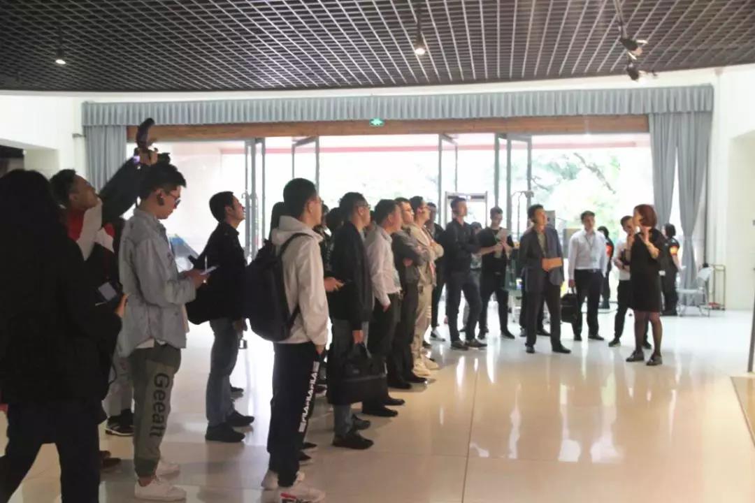 李黎员工在十三行博物馆做讲解