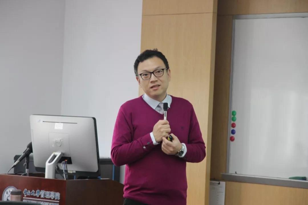 王帆经理作学院工作报告及财务报告