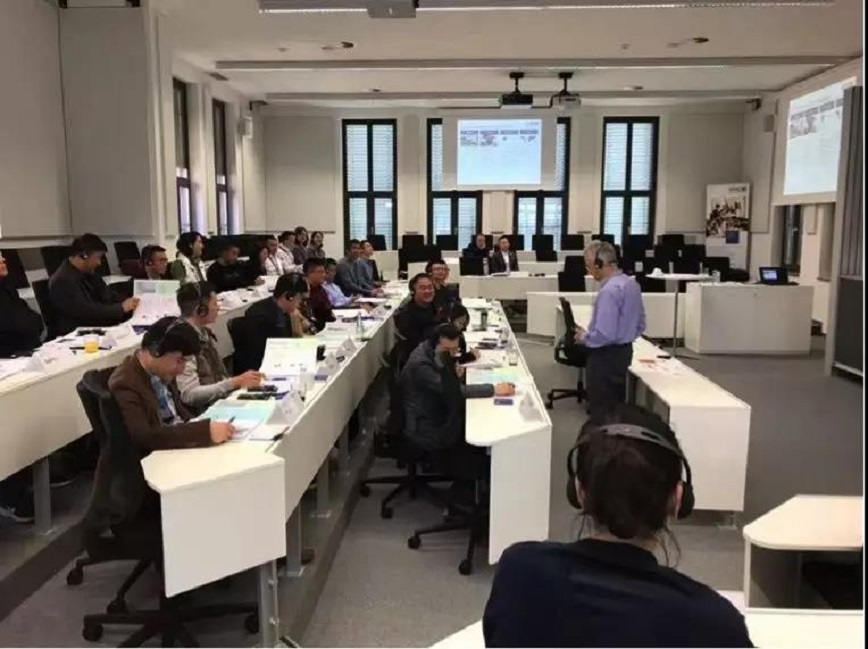 迈克尔·弗伦克尔教授与同学们互动）2.jpg