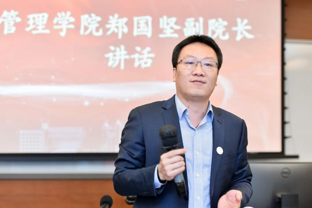 郑经理讲话